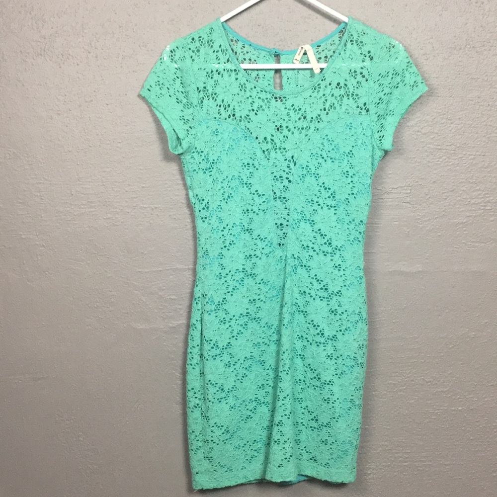 Lace dress with sweetheart cut